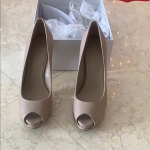 Guess Pumps
